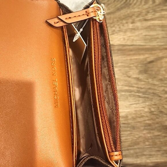 Michael Kors Jet Set Medium 2-In-1 Wallet - Picture 6 of 12